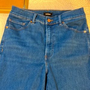 Express size 8 high rise mom jean